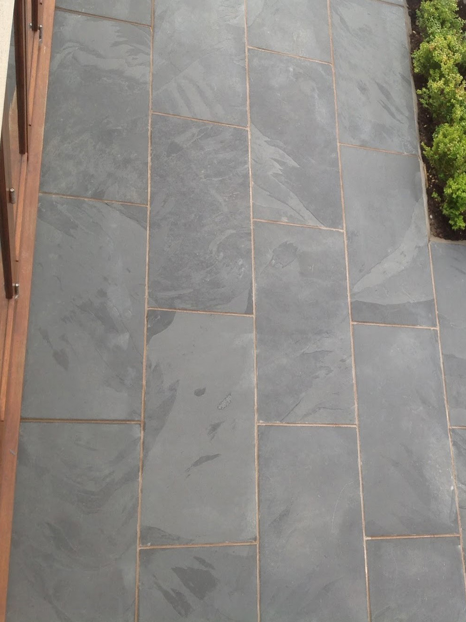 Brazil Black Slate Paving Slabs - 900x600 Pack