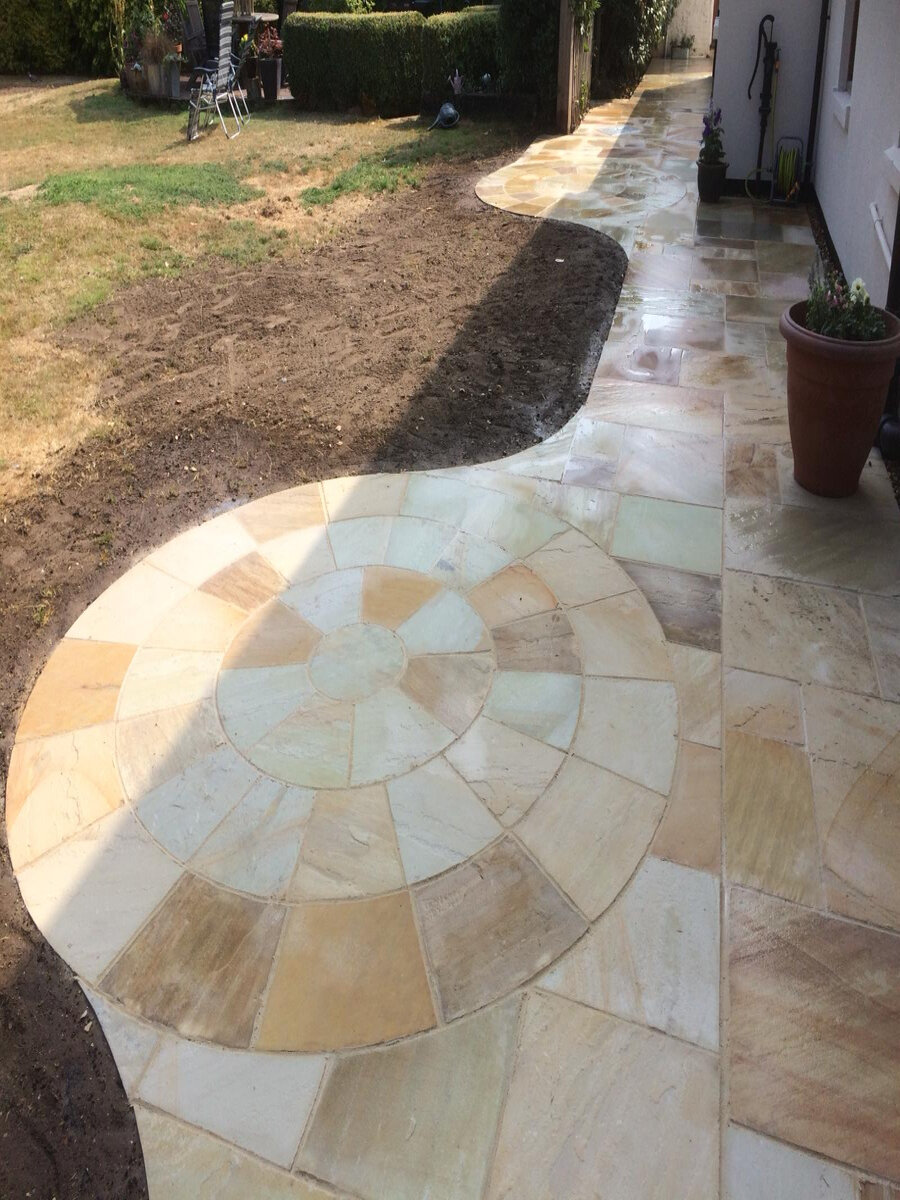 Fossil Mint Indian Sandstone Paving Slabs-690x550mm