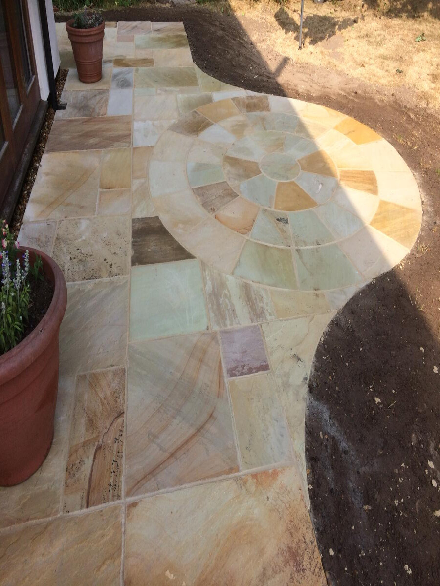 Fossil Mint Indian Sandstone Paving Slabs-690x550mm