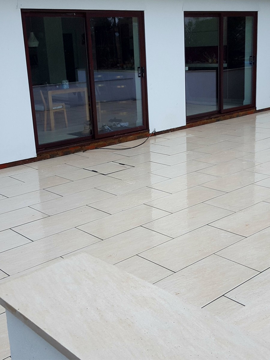 Ivory Sawn Sandstone Effect Porcelain Paving Slabs - 900x450 Pack