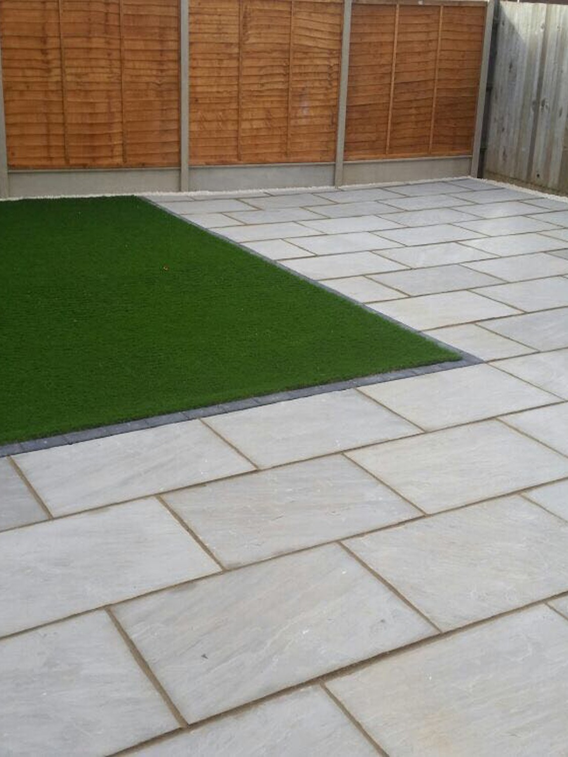 Kandla Grey Indian Sandstone Paving Slabs - 900x600 Pack