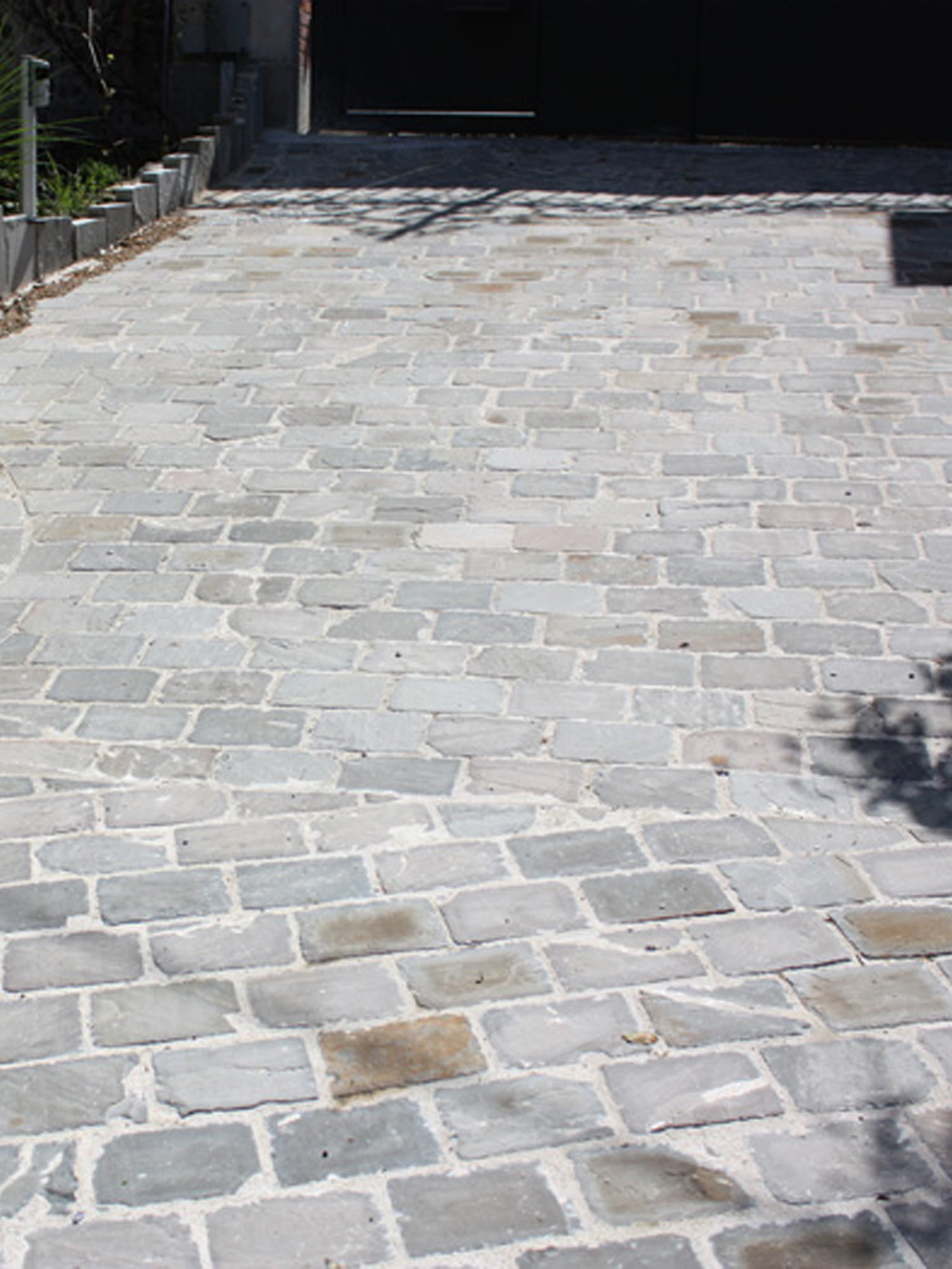 Kandla Grey Sandstone Cobbles & Setts - 200x100 Pack