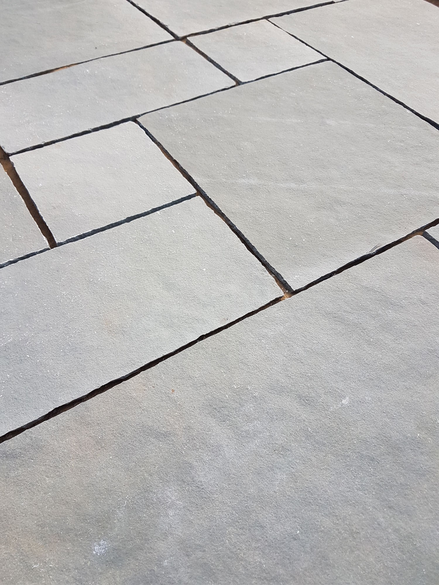 Kota Blue Natural Limestone Paving Slabs - 900x600 Pack